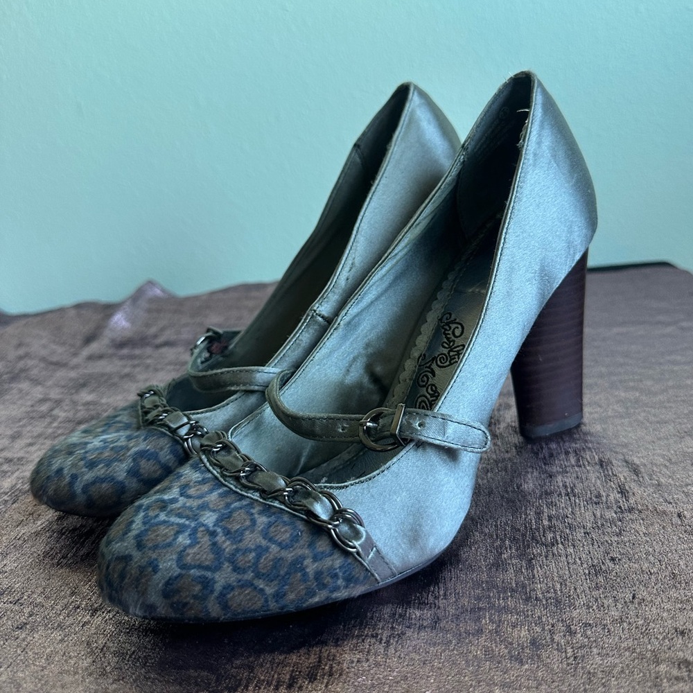 Women’s Grey Leopard Print Mary Jane Heels
